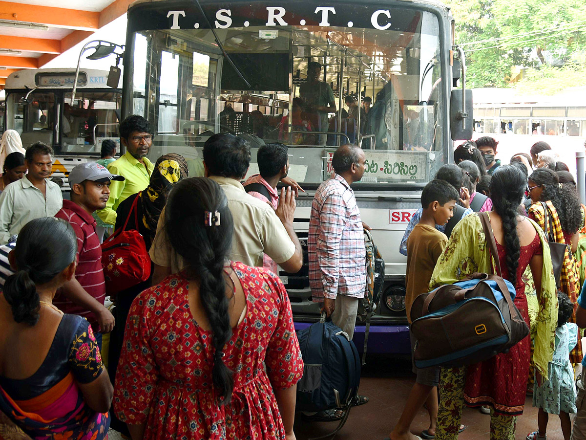 Huge Rush In Bus Stands Occasion Of Bathukamma ANd Dussehra Festival Photos - Sakshi9