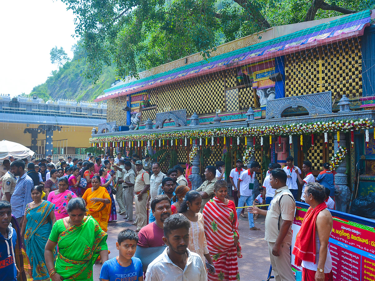 Indrakeeladri Dasara Navaratri Photos - Sakshi12