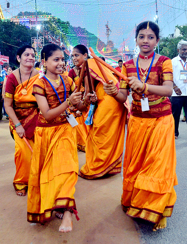 Indrakeeladri Dasara Navaratri Photos - Sakshi16