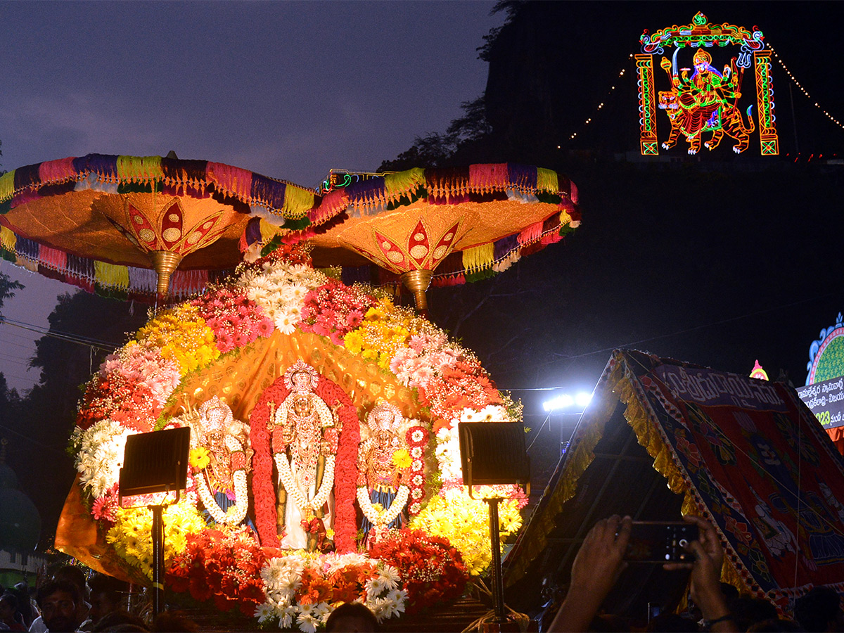 Indrakeeladri Dasara Navaratri Photos - Sakshi18