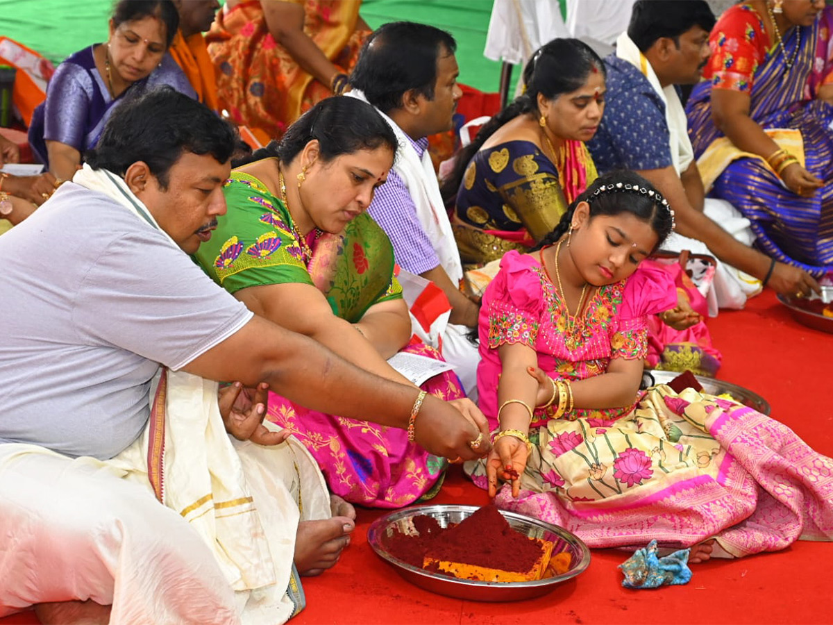 Indrakeeladri Dasara Navaratri Photos - Sakshi19