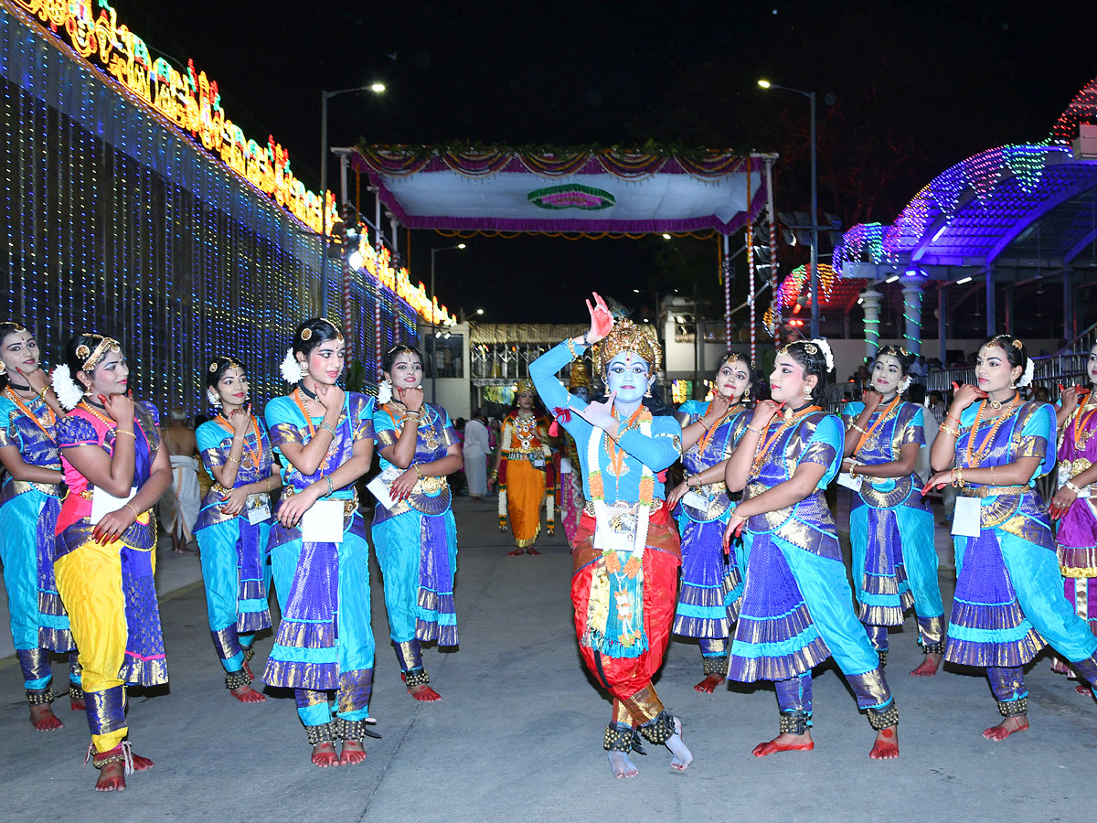 Tirumala Srivari Navaratri Brahmotsavam 2023 - Sarva Bhoopala Vahanam Photos - Sakshi24