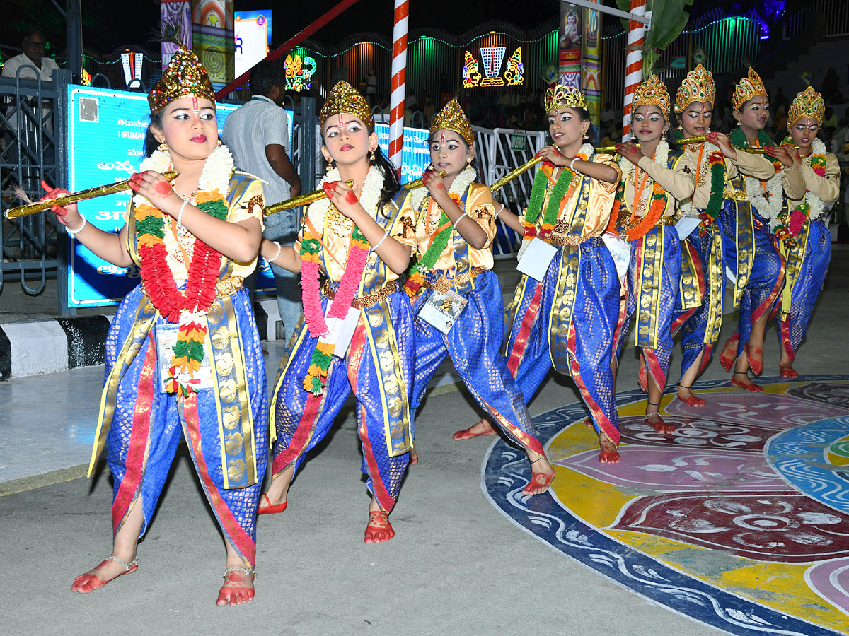 Tirumala Srivari Navaratri Brahmotsavam 2023 - Sarva Bhoopala Vahanam Photos - Sakshi14