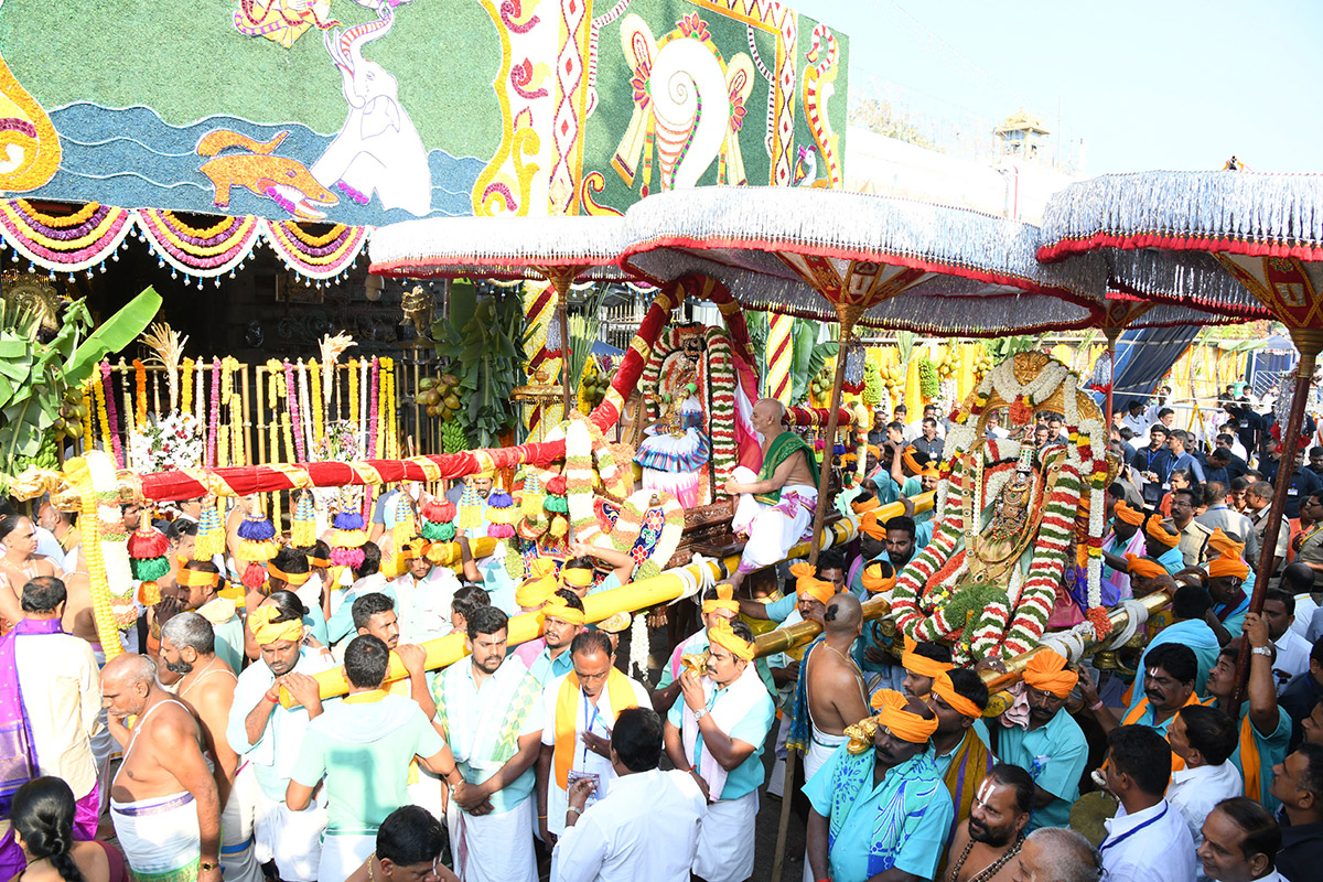 tirumala brahmothsavalu mohini avatharamu PHOTOS - Sakshi11