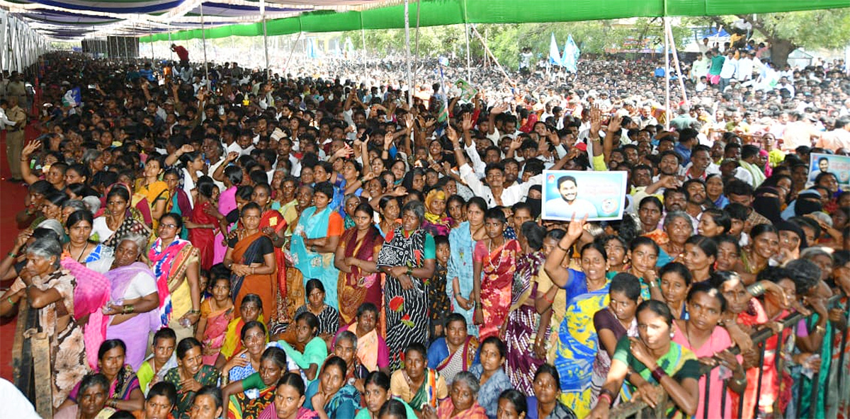 Photos: Massive Crowd At Yemmiganur Jagananna Chedodu Sabha - Sakshi20