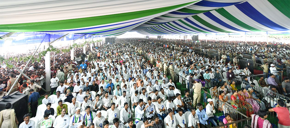 Photos: Massive Crowd At Yemmiganur Jagananna Chedodu Sabha - Sakshi21