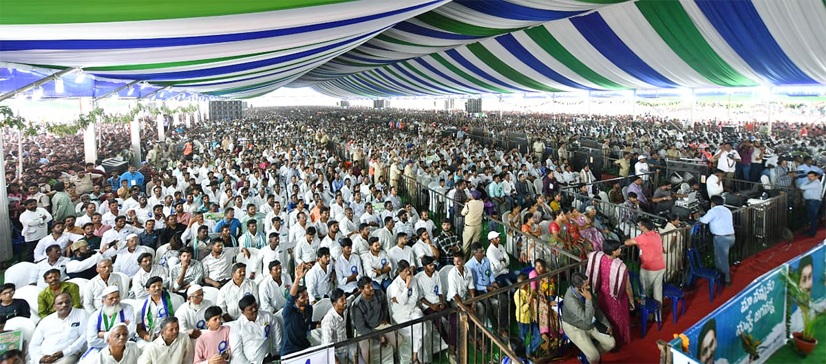 Photos: Massive Crowd At Yemmiganur Jagananna Chedodu Sabha - Sakshi22