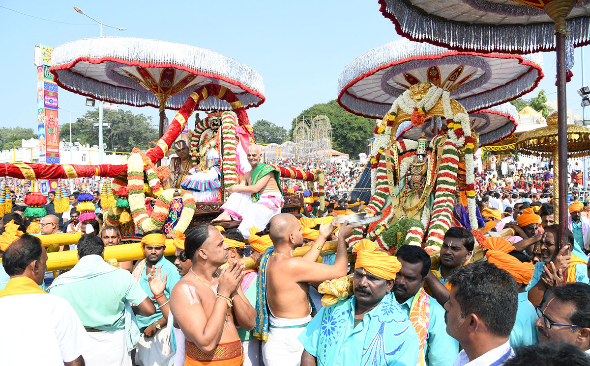 tirumala brahmothsavalu mohini avatharamu PHOTOS - Sakshi9