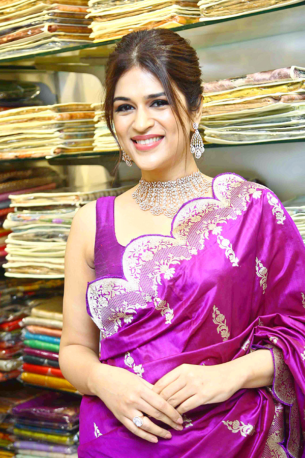 Actress Shraddha Das at Sri srikrishna Silks launch Hyderabad Photos - Sakshi13