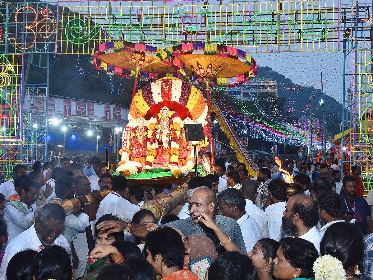 Navaratri Utsavalu Celebration 2023 at Vijayawada - Sakshi13