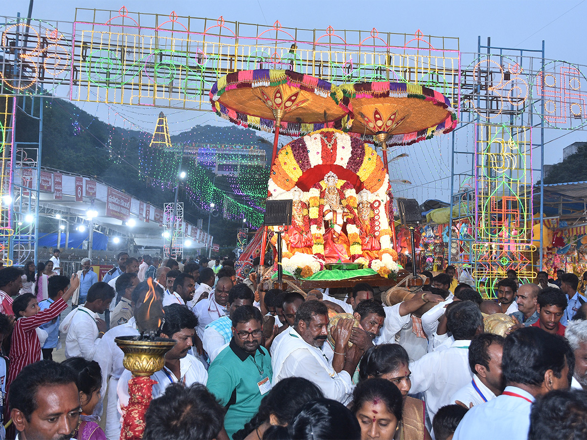 Navaratri Utsavalu Celebration 2023 at Vijayawada - Sakshi3