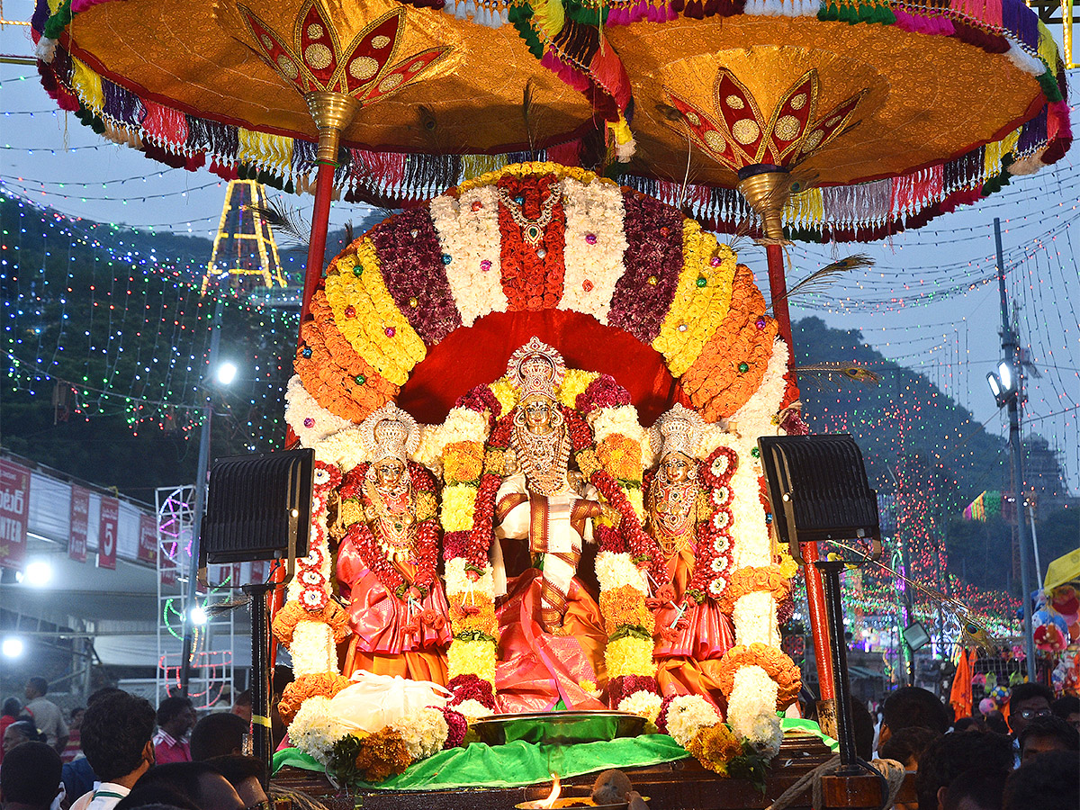 Navaratri Utsavalu Celebration 2023 at Vijayawada - Sakshi4