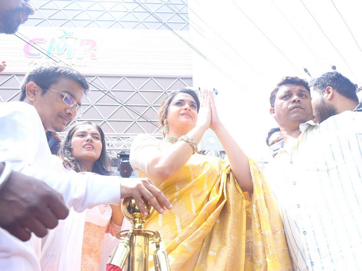 Actress keerthy suresh launches cmr shopping mall at Balapur Photos - Sakshi1