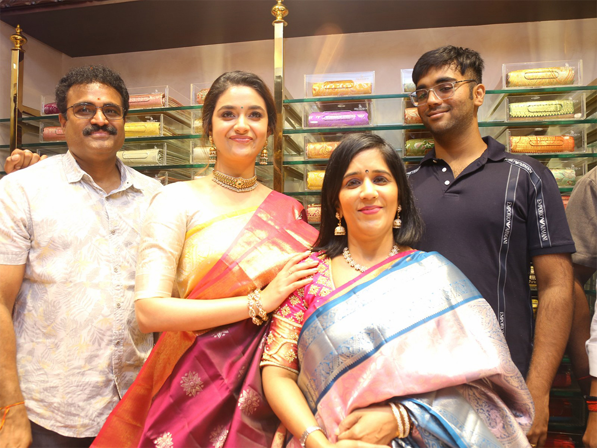 Actress keerthy suresh launches cmr shopping mall at Balapur Photos - Sakshi10