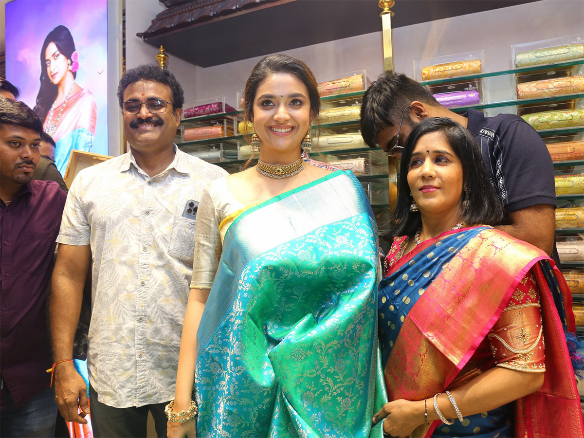 Actress keerthy suresh launches cmr shopping mall at Balapur Photos - Sakshi20