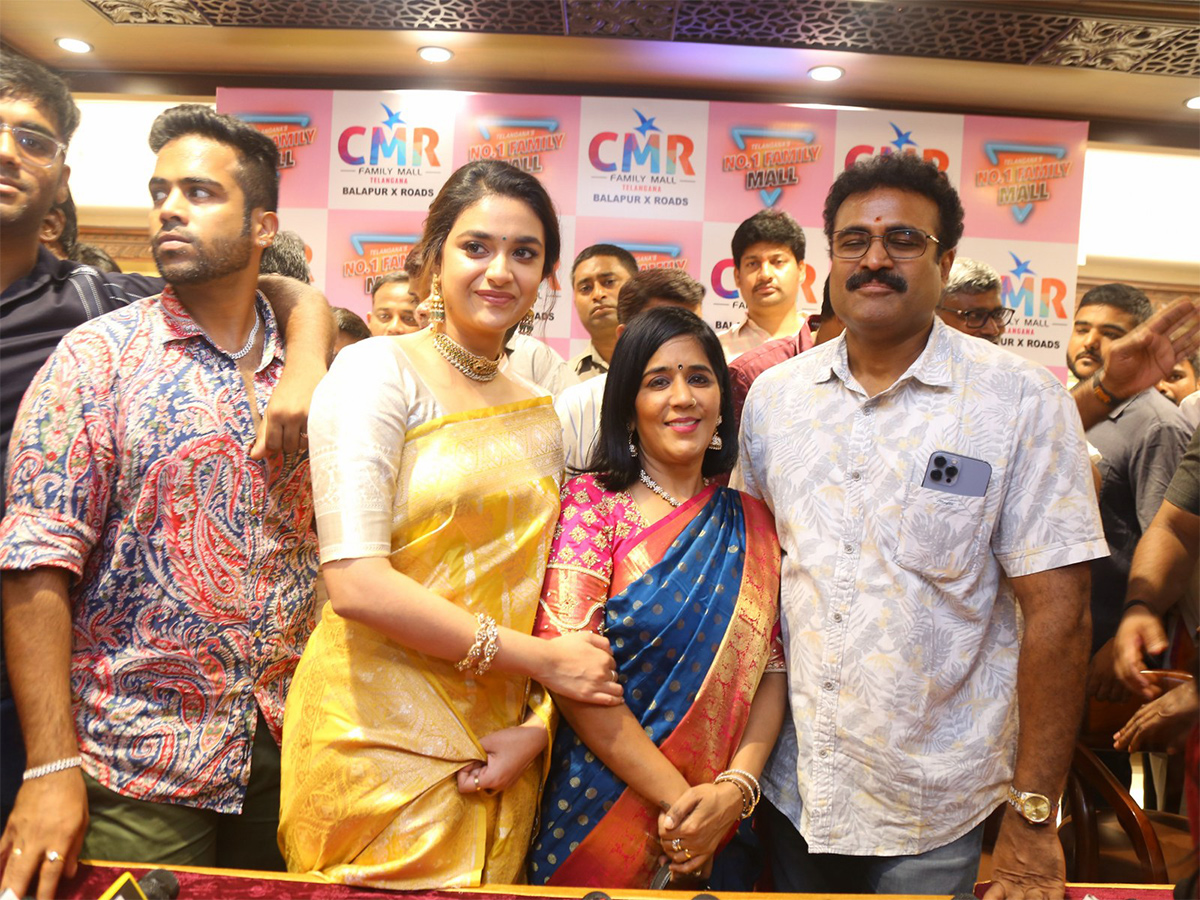 Actress keerthy suresh launches cmr shopping mall at Balapur Photos - Sakshi27