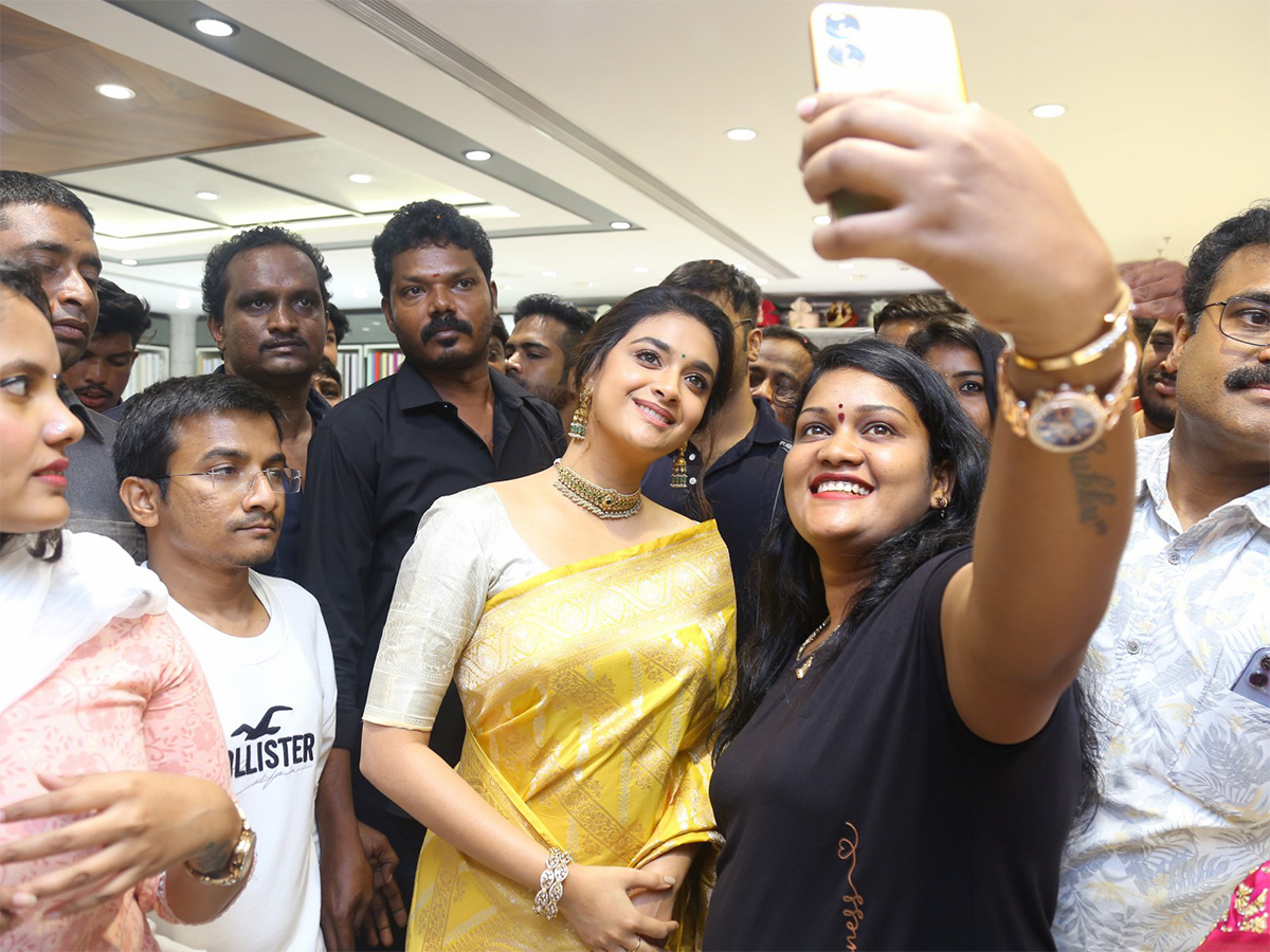 Actress keerthy suresh launches cmr shopping mall at Balapur Photos - Sakshi4