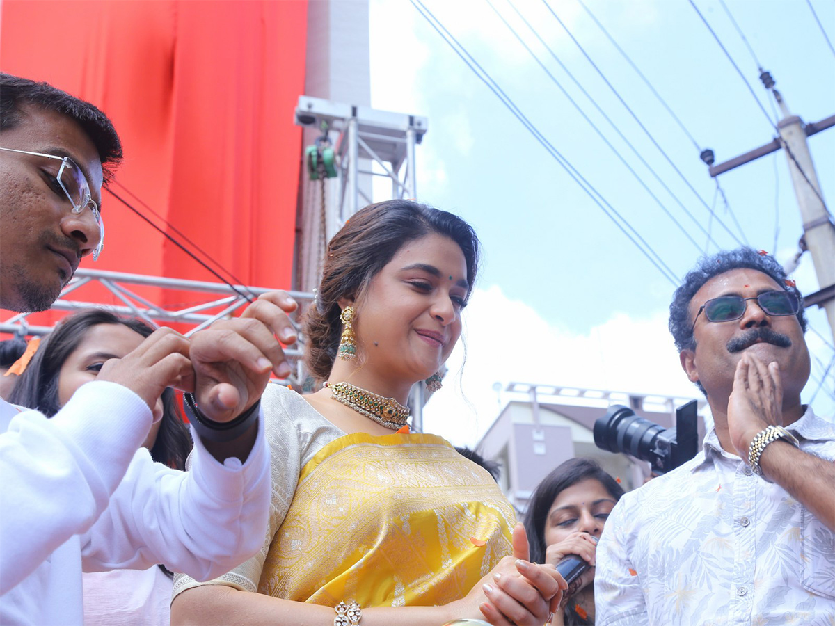 Actress keerthy suresh launches cmr shopping mall at Balapur Photos - Sakshi8