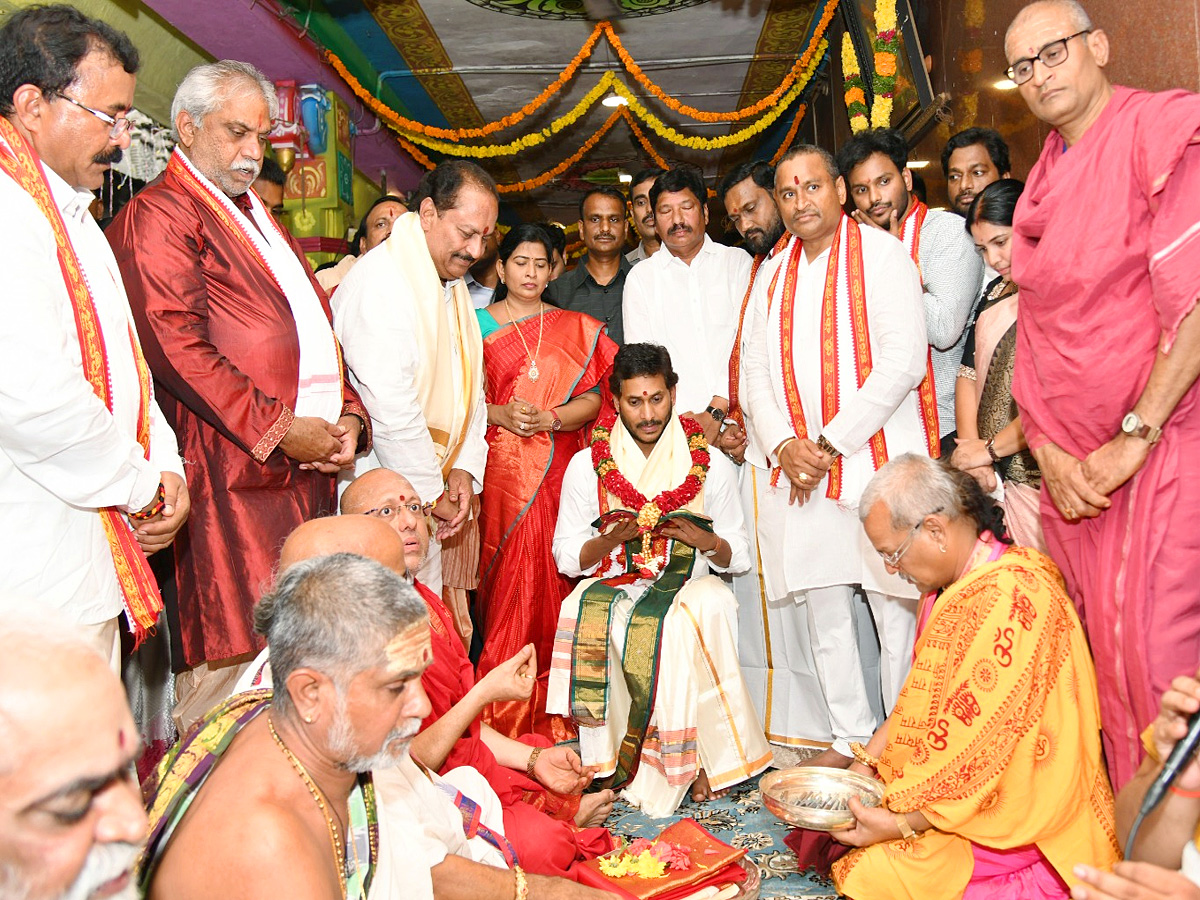 AP CM YS Jagan Visits Kanaka Durga Temple Photos - Sakshi6