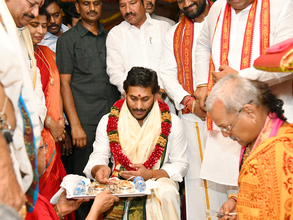 AP CM YS Jagan Visits Kanaka Durga Temple Photos - Sakshi8