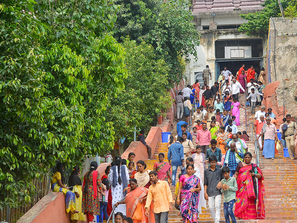 Devotees Crowd At Indrakeeladri During Dussehra Celebrations - Sakshi19