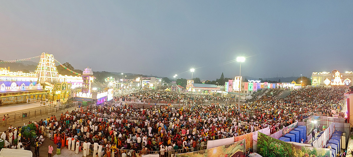 Huge Devotees Rush At Tirumala - Sakshi10