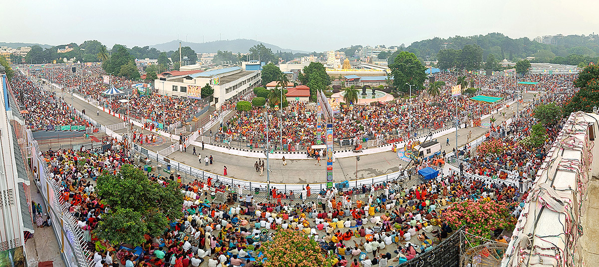 Huge Devotees Rush At Tirumala - Sakshi12