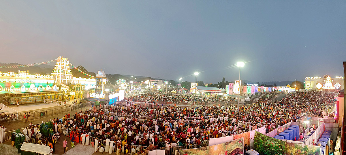 Huge Devotees Rush At Tirumala - Sakshi14