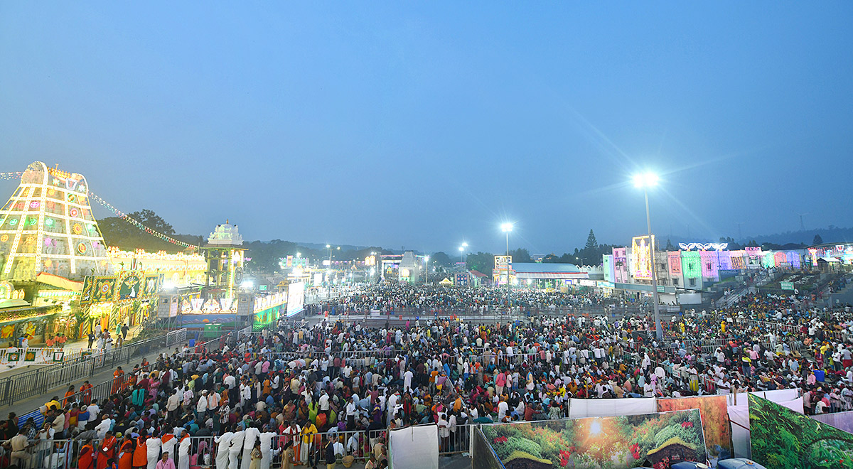 Huge Devotees Rush At Tirumala - Sakshi16