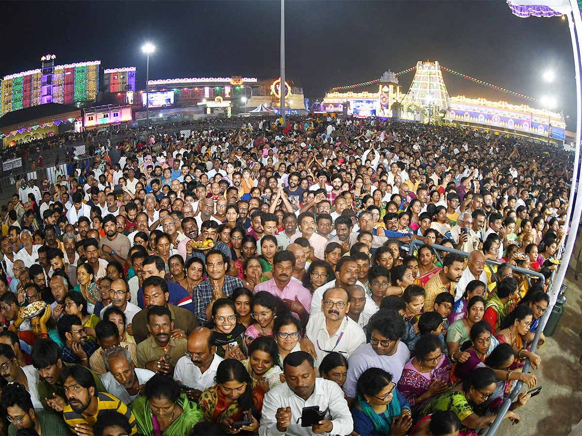 Huge Devotees Rush At Tirumala - Sakshi8