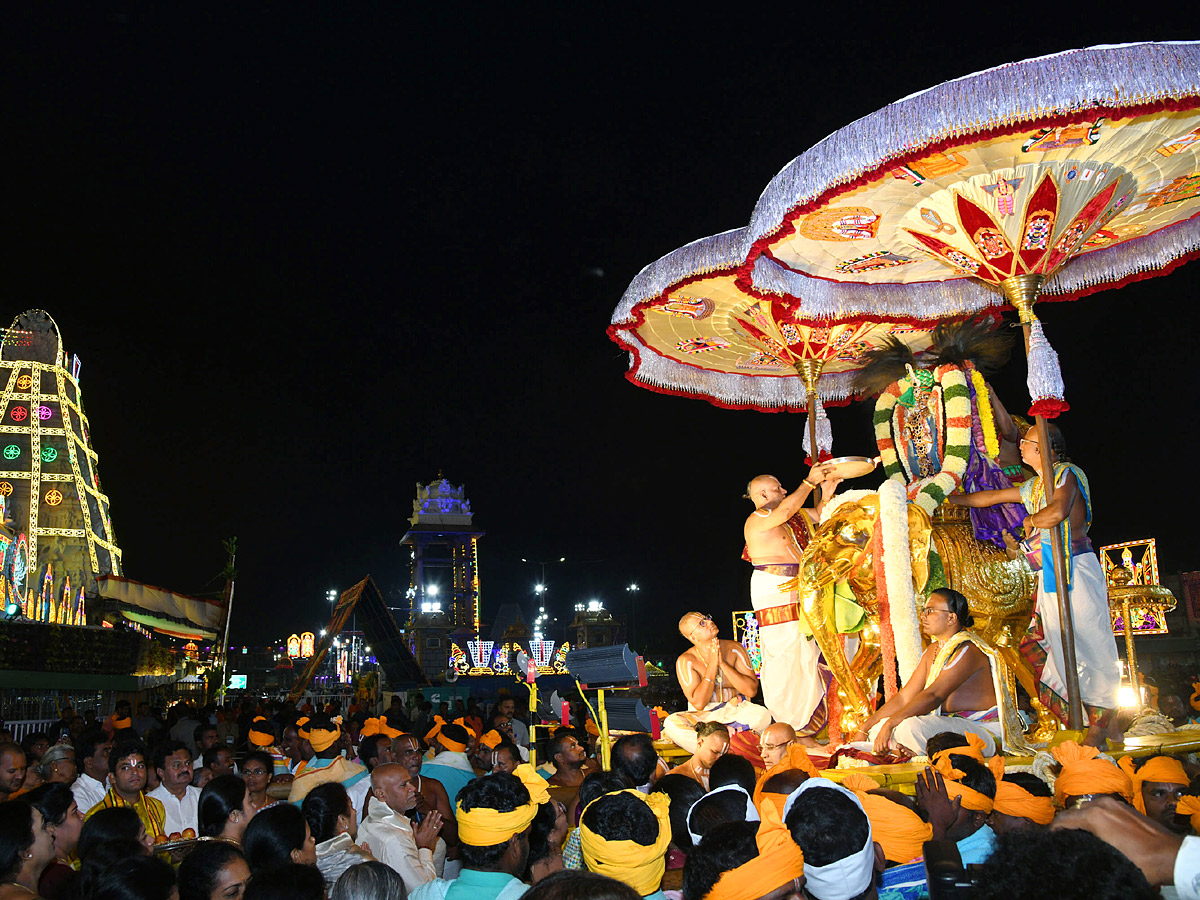 Tirumala Srivari Navaratri Brahmotsavam 2023 - Pushpaka Vimanam Photos - Sakshi1