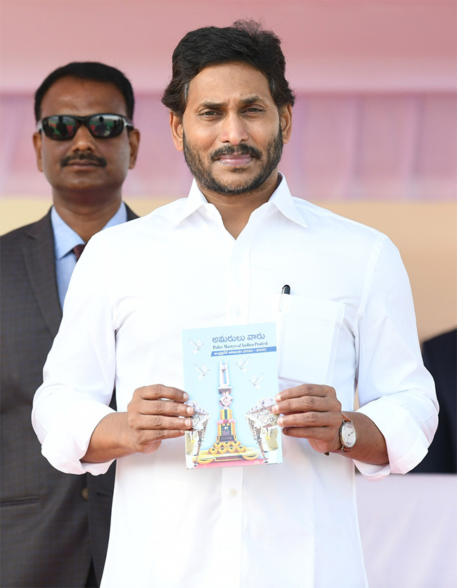 CM YS Jagan Participated Police Commemoration Day 2023 - Sakshi15