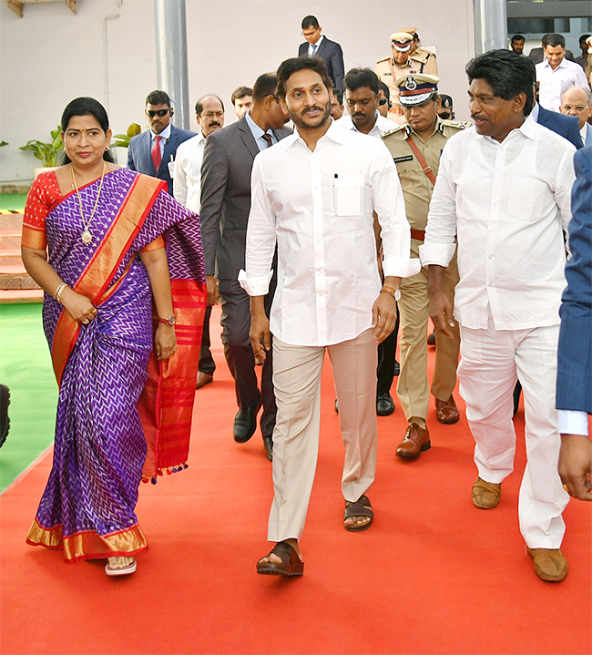 CM YS Jagan Participated Police Commemoration Day 2023 - Sakshi33