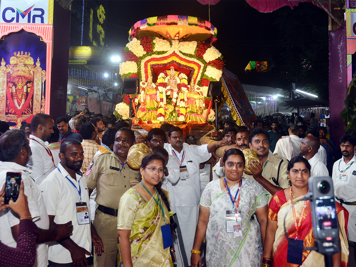 Navaratri 2023 Celebrations at Vijayawada Photos - Sakshi3