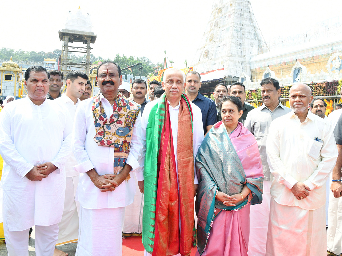 Andhra Pradesh Governor Abdul Nazeer Visited Tirumala PHotos - Sakshi2