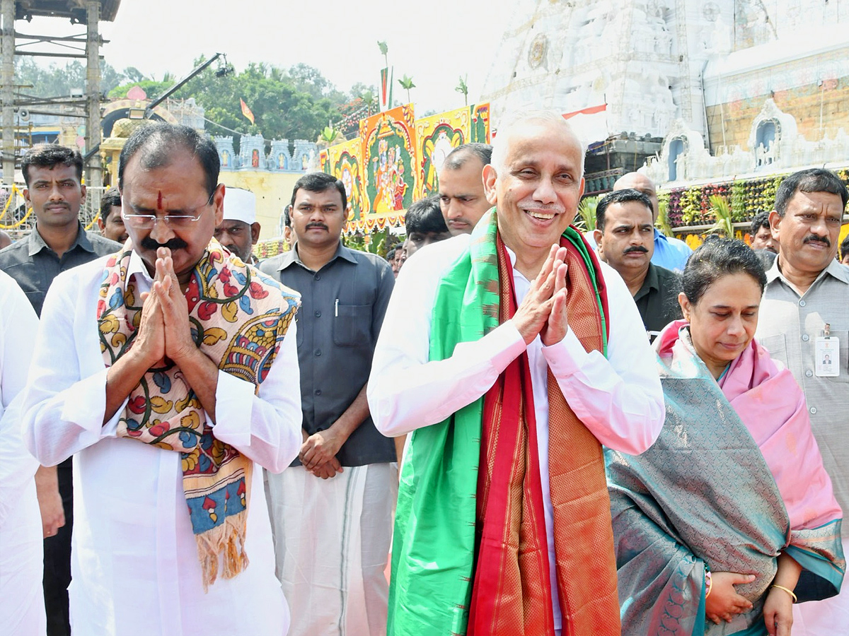 Andhra Pradesh Governor Abdul Nazeer Visited Tirumala PHotos - Sakshi5