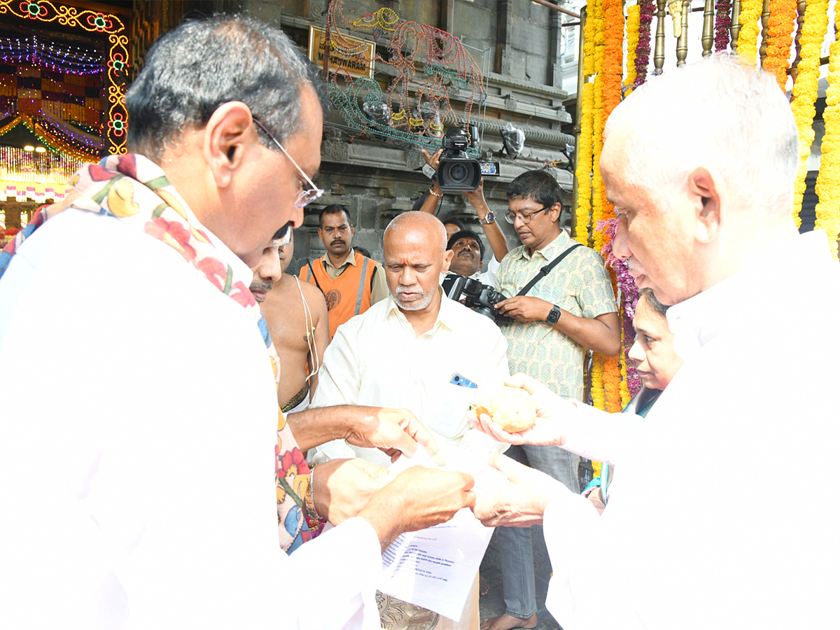 Andhra Pradesh Governor Abdul Nazeer Visited Tirumala PHotos - Sakshi8