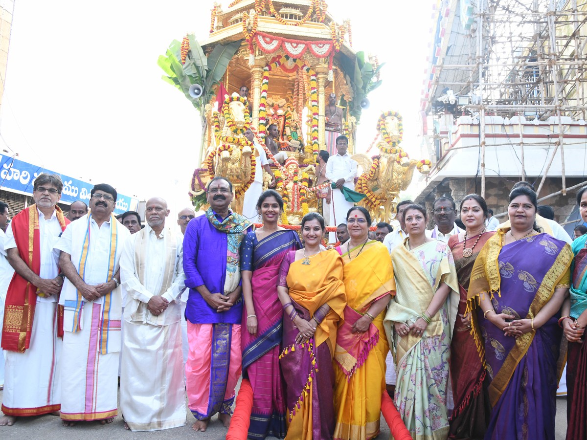 Srimalayappa Swamy On Golden Chariot - Sakshi15