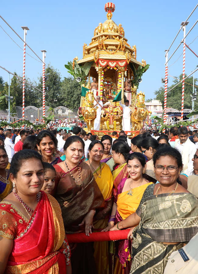 Srimalayappa Swamy On Golden Chariot - Sakshi20