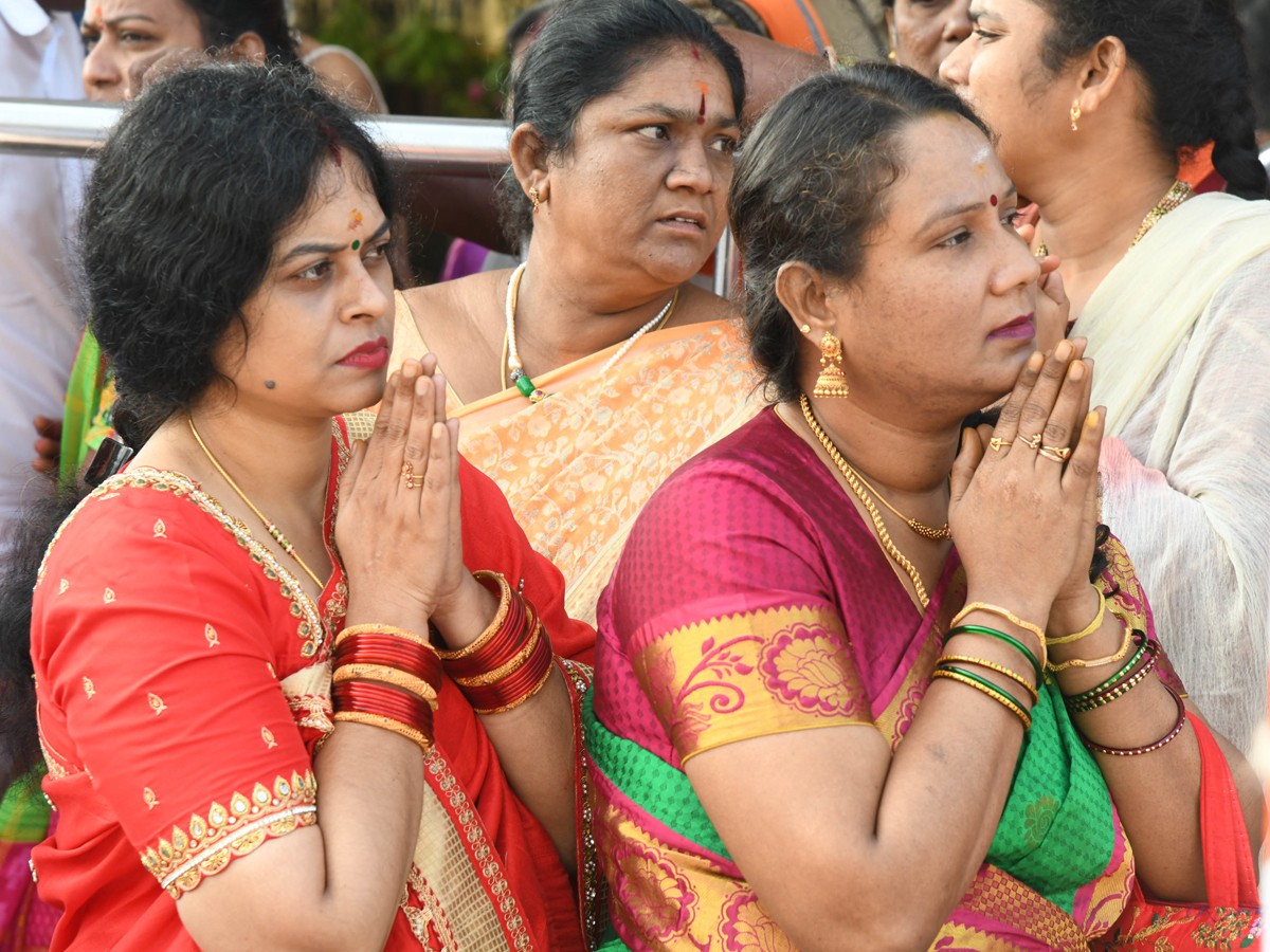 Srimalayappa Swamy On Golden Chariot - Sakshi21