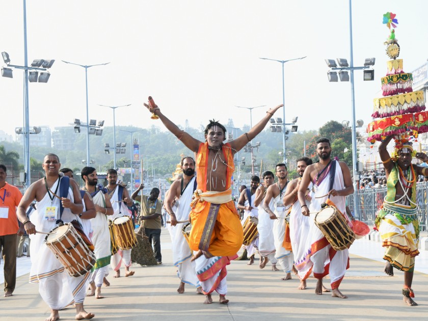 Srimalayappa Swamy On Golden Chariot - Sakshi25