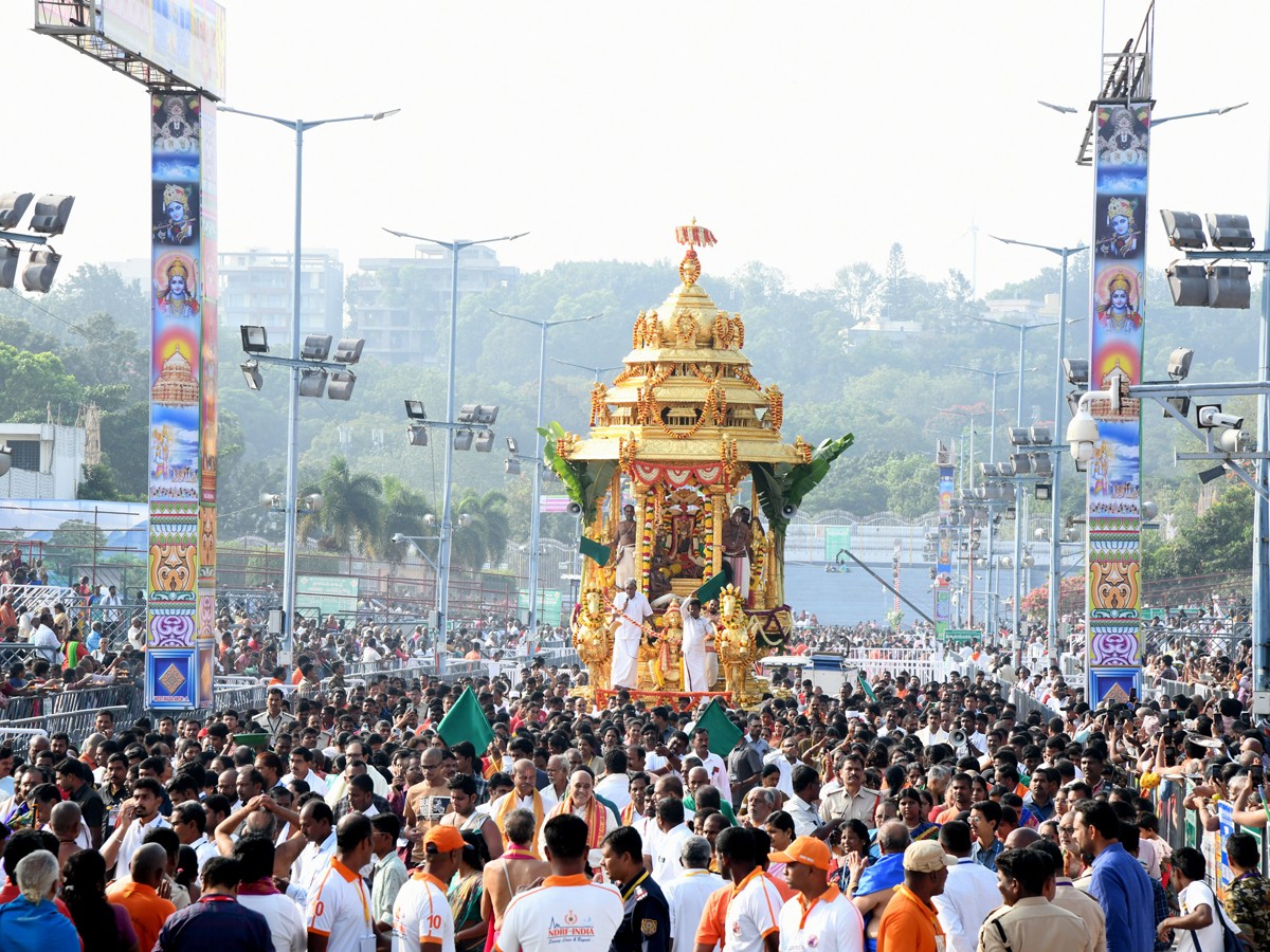 Srimalayappa Swamy On Golden Chariot - Sakshi4