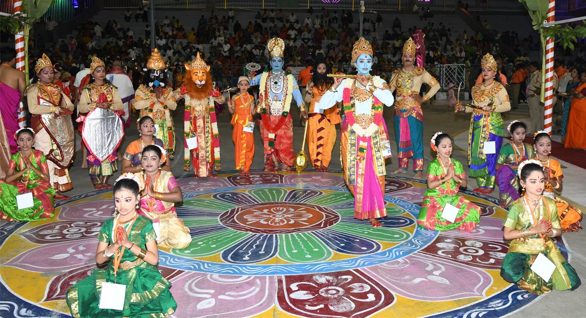 Sri Malayappa Swamy Navarathri Ustavam On Golden Horse Chariot - Sakshi13