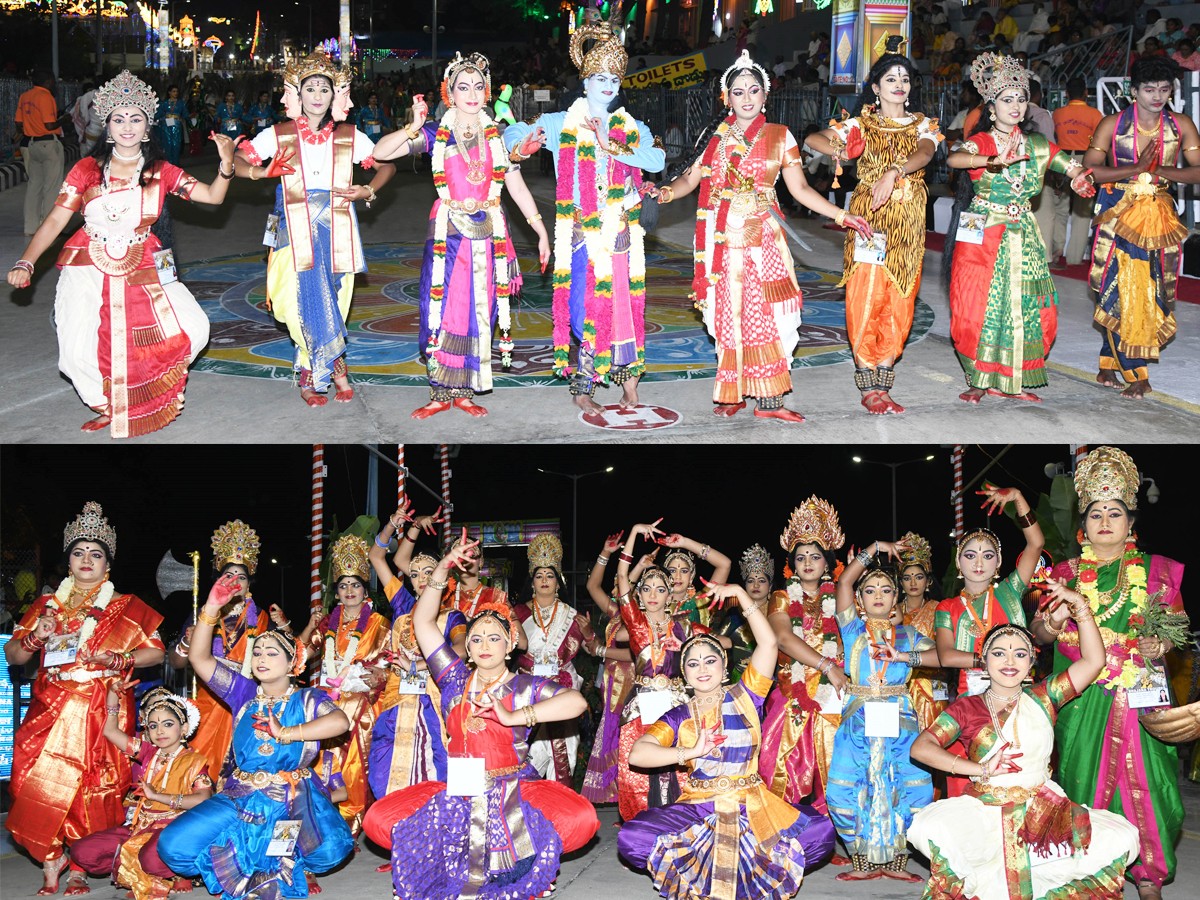 Sri Malayappa Swamy Navarathri Ustavam On Golden Horse Chariot - Sakshi17