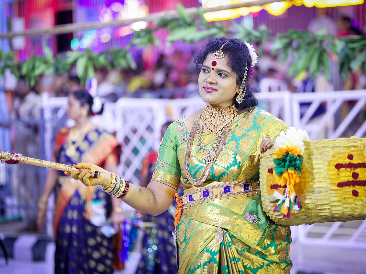 Sri Malayappa Swamy Navarathri Ustavam On Golden Horse Chariot - Sakshi24