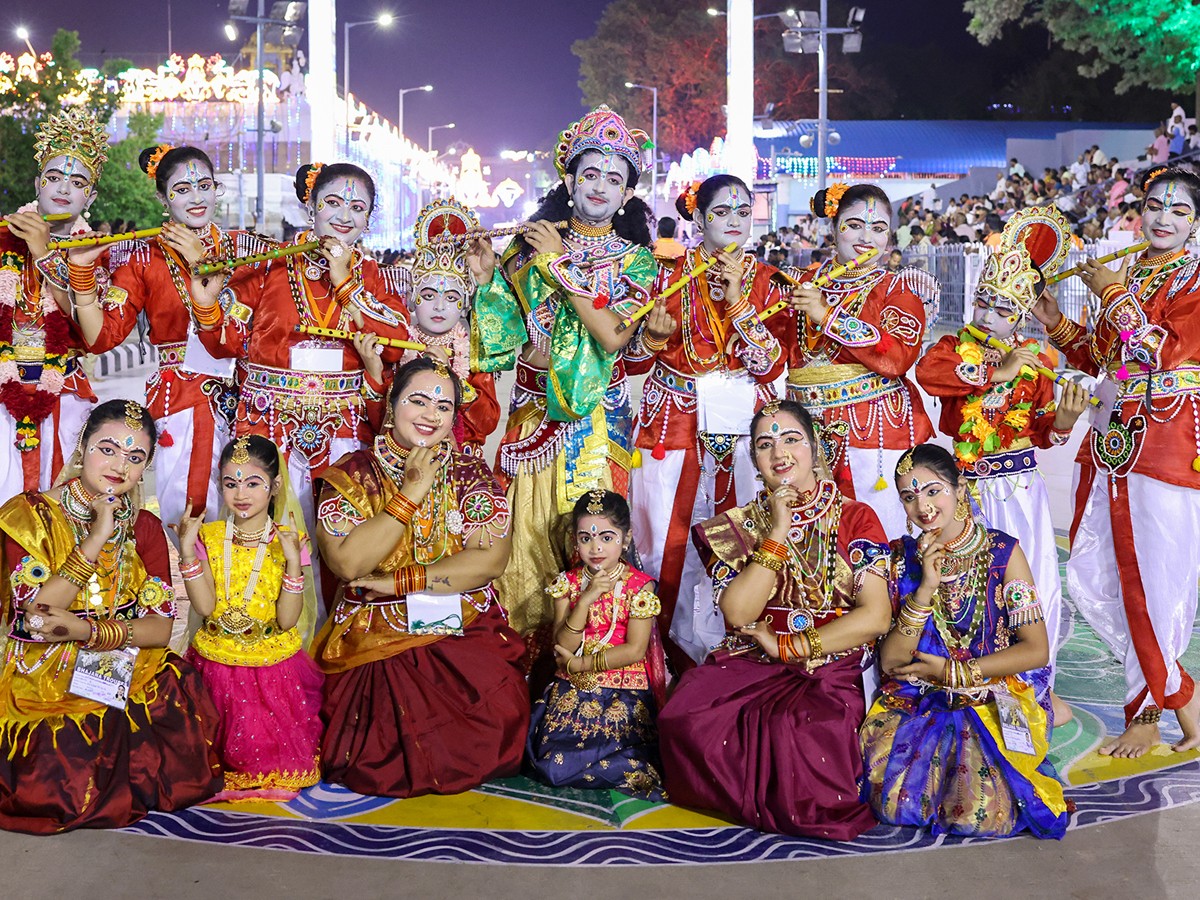 Sri Malayappa Swamy Navarathri Ustavam On Golden Horse Chariot - Sakshi27