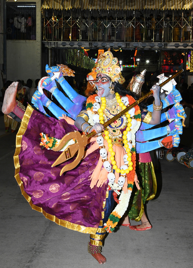 Sri Malayappa Swamy Navarathri Ustavam On Golden Horse Chariot - Sakshi31