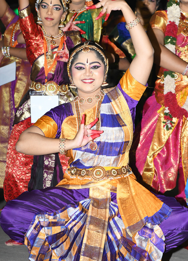 Sri Malayappa Swamy Navarathri Ustavam On Golden Horse Chariot - Sakshi34