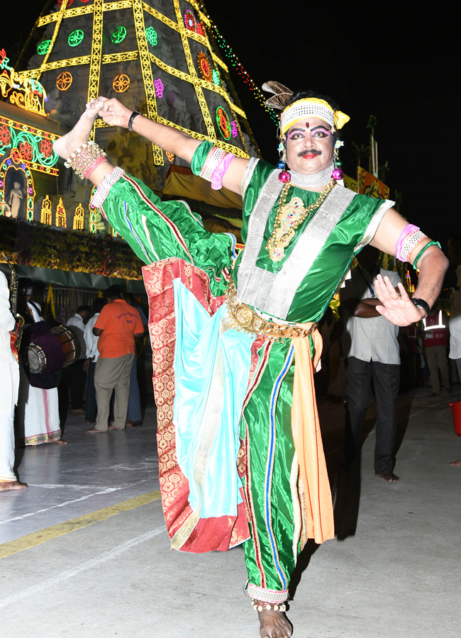 Sri Malayappa Swamy Navarathri Ustavam On Golden Horse Chariot - Sakshi36