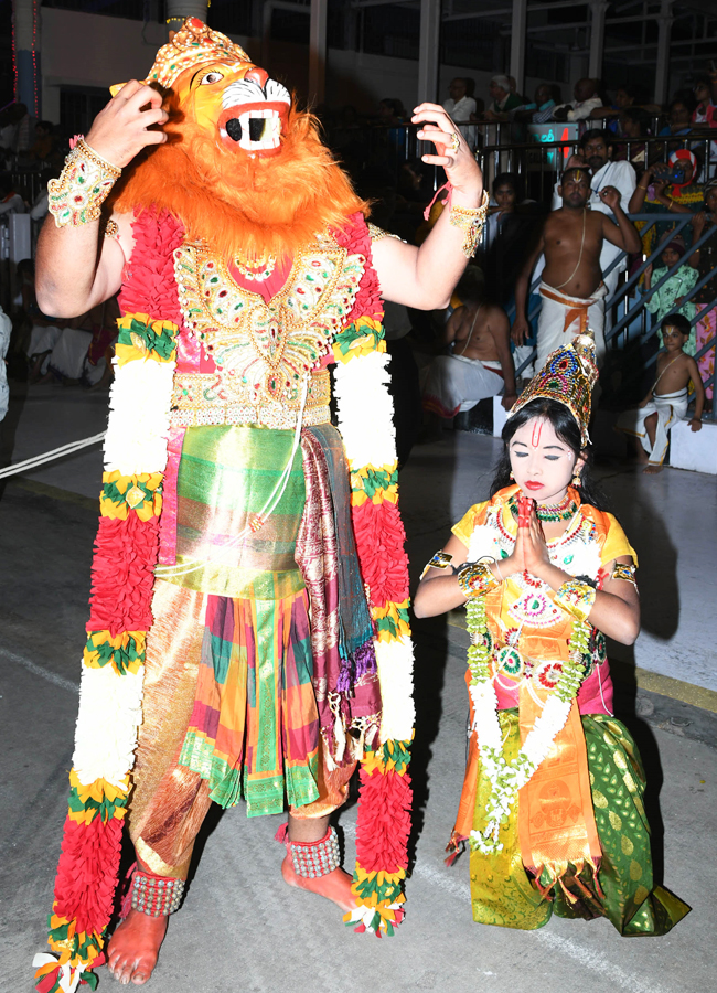 Sri Malayappa Swamy Navarathri Ustavam On Golden Horse Chariot - Sakshi37